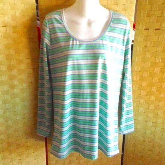 LuLaRoe Tops - Womens NWOT LuLaRoe Striped T-shirt Size M